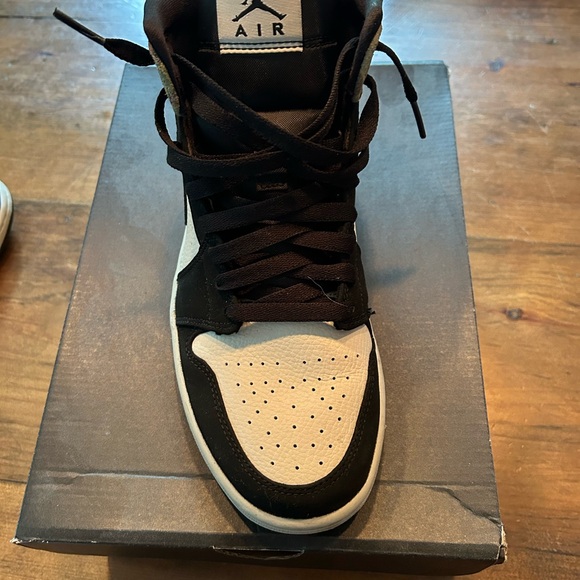 Jordan 1 Army/Camo. Amazing 9.7/10 condition - Picture 3 of 6